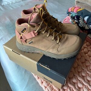 Teva Grandview GTX Hiking Boot